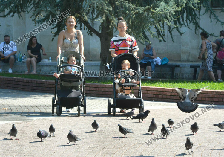 Оранжев код за жега и в петък