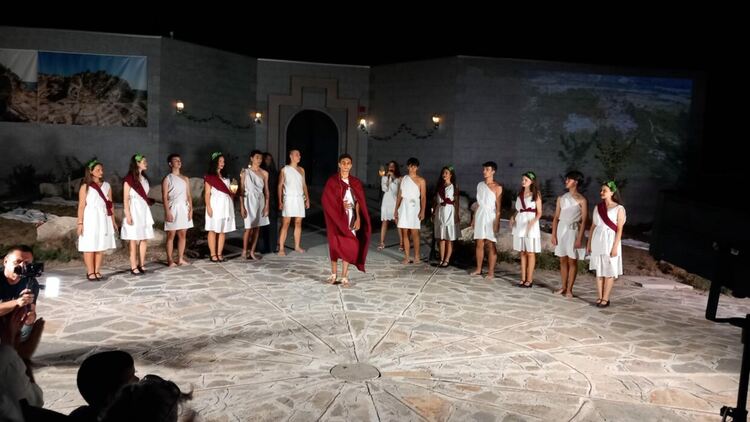 Магия и усещане за вечност завладяха стотици зрители на спектакъла „Пламъци на съдбата” на Перперикон