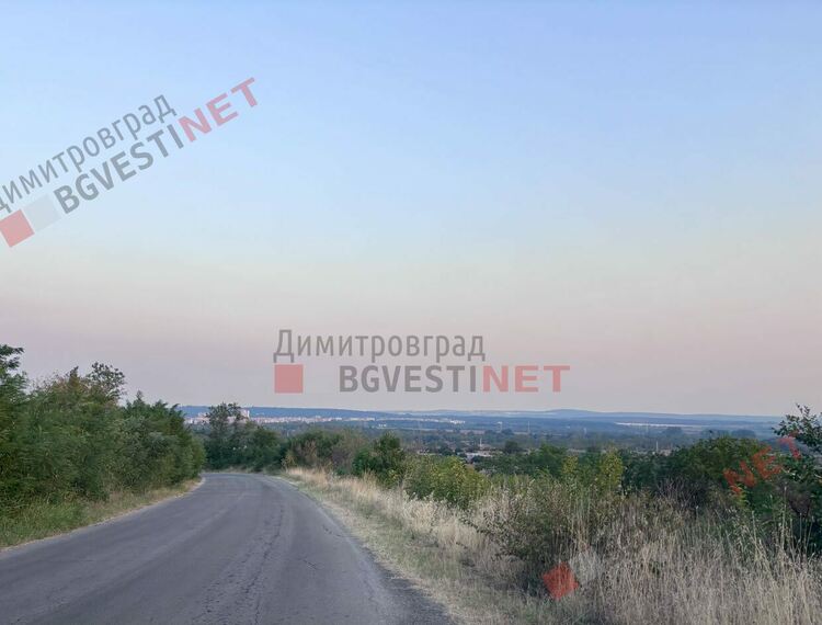 Димитровград мирише на пушек и прехвърчат сажди, но няма пожар в непосредствена близост