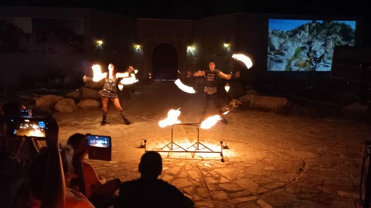 Магия и усещане за вечност завладяха стотици зрители на спектакъла „Пламъци на съдбата” на Перперикон
