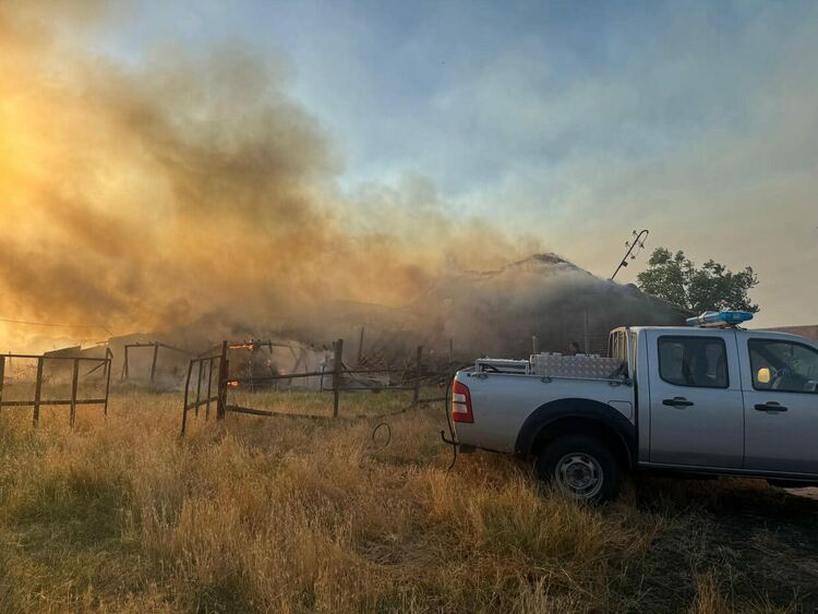 Жителите на 3 села в готовност за евакуация заради големия пожар