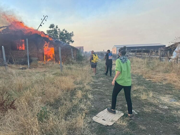 Жителите на 3 села в готовност за евакуация заради големия пожар