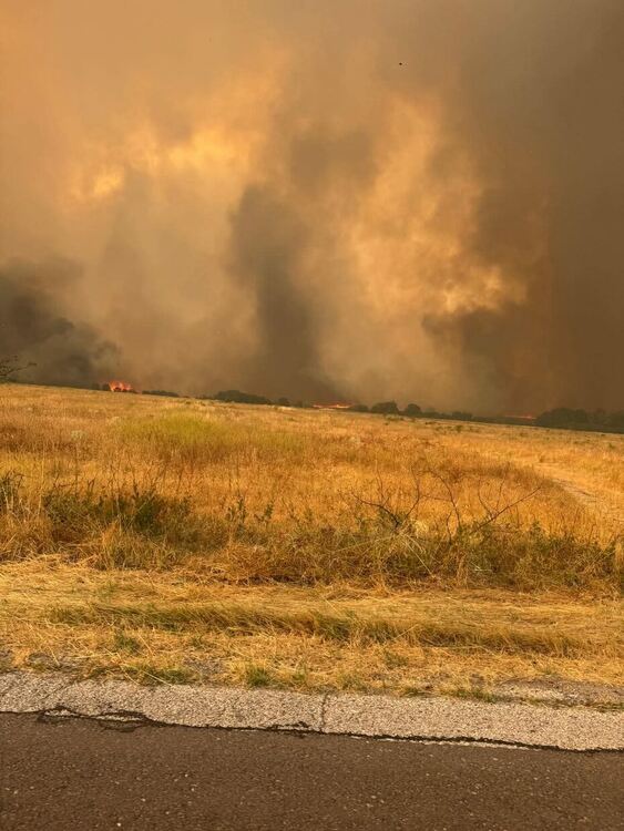 Жителите на 3 села в готовност за евакуация заради големия пожар