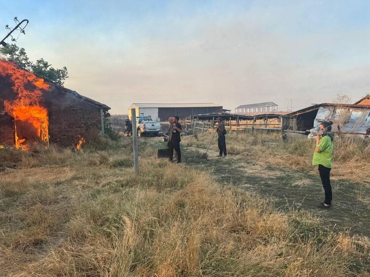 Жителите на 3 села в готовност за евакуация заради големия пожар