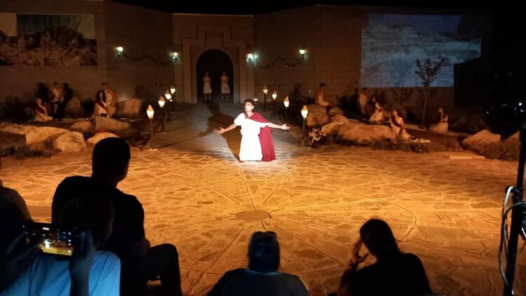 Магия и усещане за вечност завладяха стотици зрители на спектакъла „Пламъци на съдбата” на Перперикон