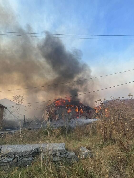 Жителите на 3 села в готовност за евакуация заради големия пожар