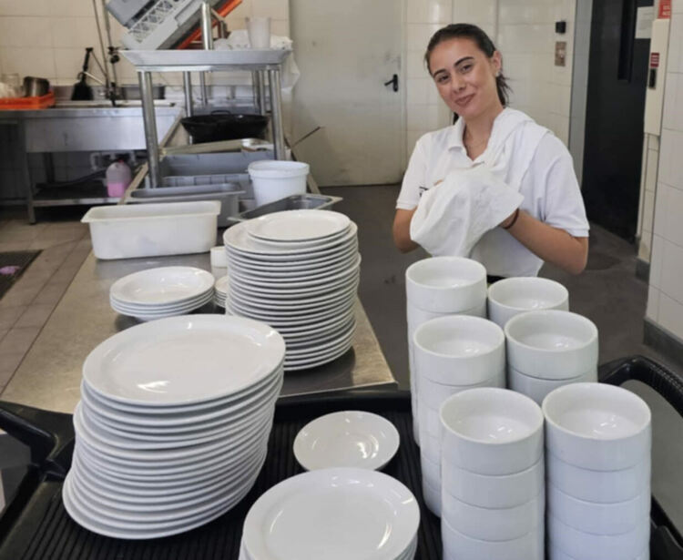 Ученици от гимназията по туризъм на практика в луксозни хотели на Канарските острови 