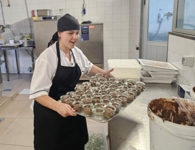 Ученици от гимназията по туризъм на практика в луксозни хотели на Канарските острови 