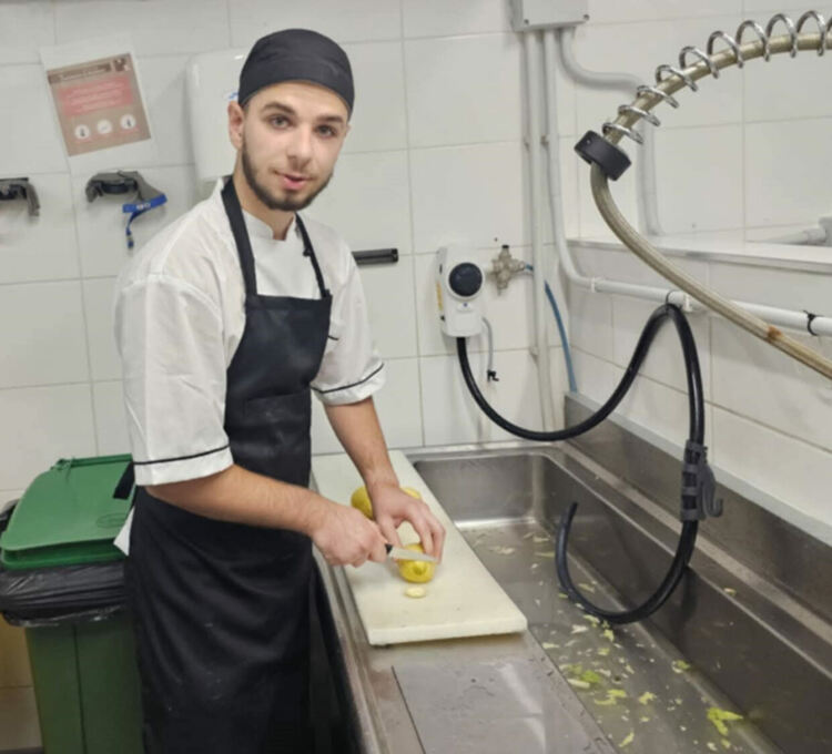 Ученици от гимназията по туризъм на практика в луксозни хотели на Канарските острови 