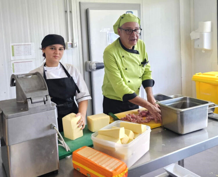 Ученици от гимназията по туризъм на практика в луксозни хотели на Канарските острови 