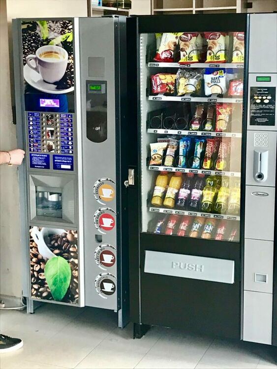 Заловиха деца на 9 и 12 г. за кражба на напитки от машина, майката плати щетата