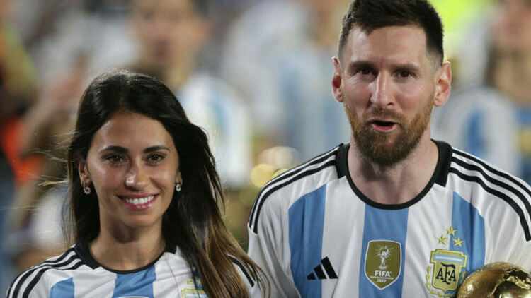 Камера на концерт на Coldplay „улови“ Меси и съпругата му в публиката