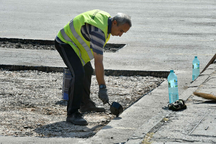 Започна ремонт на паркинга до комплекс „21-ви век“ в Хасково