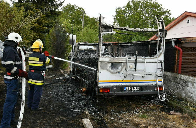 Кемпер изгоря напълно във вилна зона „Каменец“