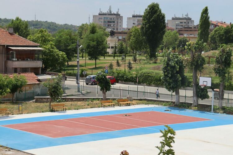 Продължава работата по модернизацията и обновяването на ОУ „Никола Вапцаров“ в Хасково