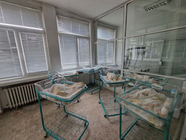 Пет момичета за денонощие проплакаха в родилно отделение на МБАЛ „Д-р Братан Шукеров“