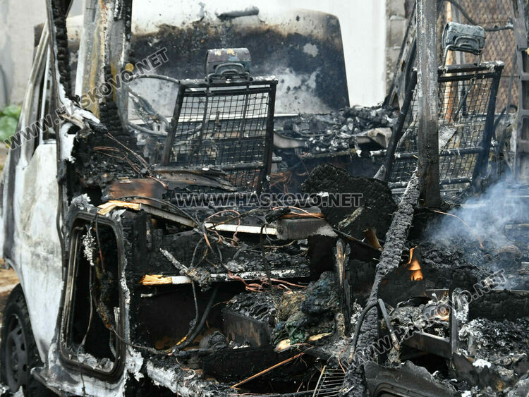 Кемпер изгоря напълно във вилна зона „Каменец“