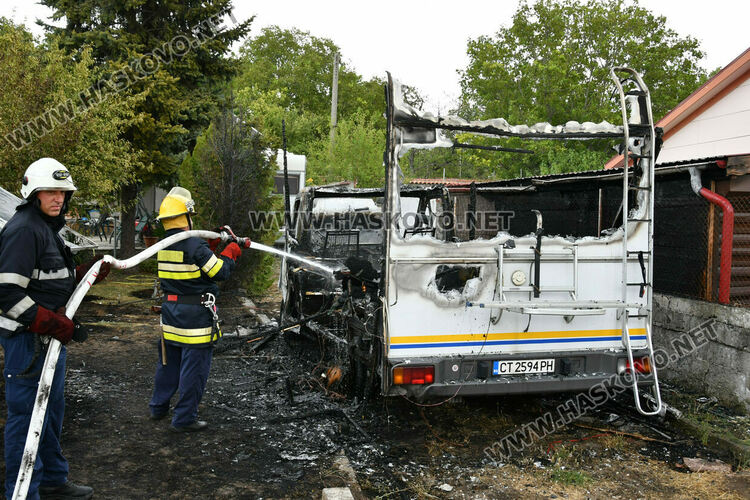 Кемпер изгоря напълно във вилна зона „Каменец“
