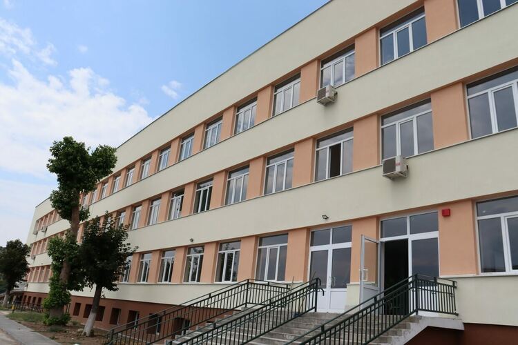 Продължава работата по модернизацията и обновяването на ОУ „Никола Вапцаров“ в Хасково