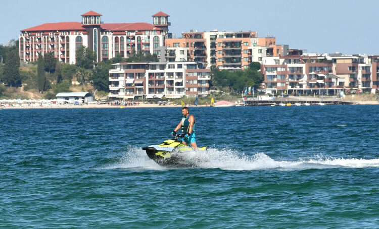 Слънце до обяд, после облаци, дъждове и бури