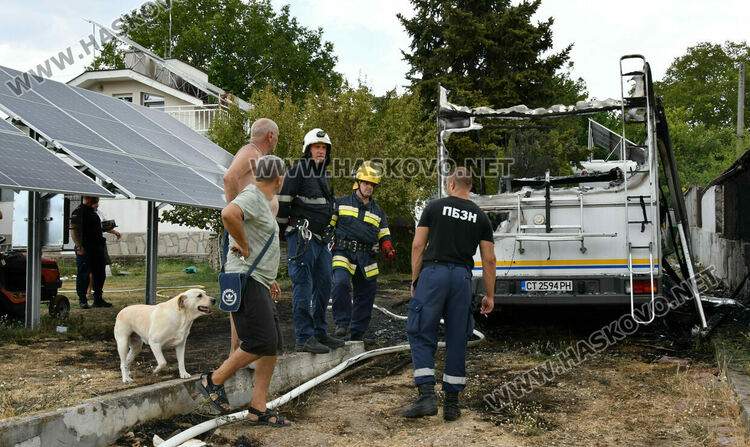 Кемпер изгоря напълно във вилна зона „Каменец“