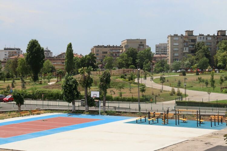 Продължава работата по модернизацията и обновяването на ОУ „Никола Вапцаров“ в Хасково