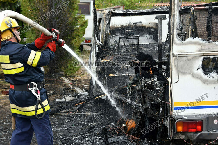 Кемпер изгоря напълно във вилна зона „Каменец“