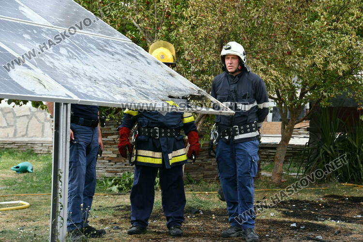 Кемпер изгоря напълно във вилна зона „Каменец“