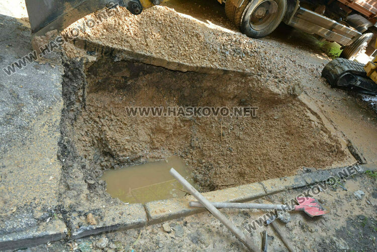 7 аварии във водопровод за Димитровград, безводие в Симеоновград и села в Хасковско