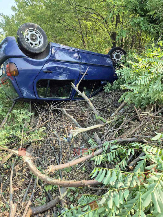 Автомобил изхвърча от пътя и се обърна по таван край Димитровград заради сърна