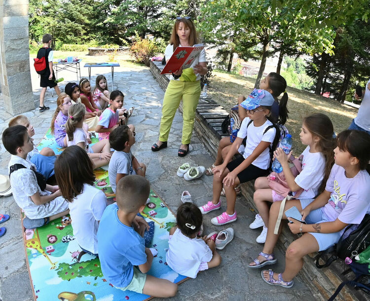 Деца се докоснаха до магията на словото сред природата на парк „Ямача“