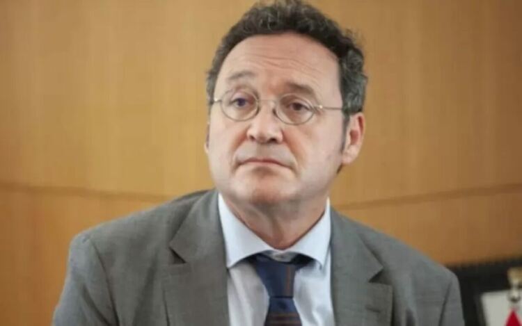 Алваро Гарсия Ортис е обвиняем, потвърди Върховният съд на Испания. Ако Ортис беше в България, едва ли щеше да има неприятности за „някакво си“ разгласяване на конфиденциална информация.