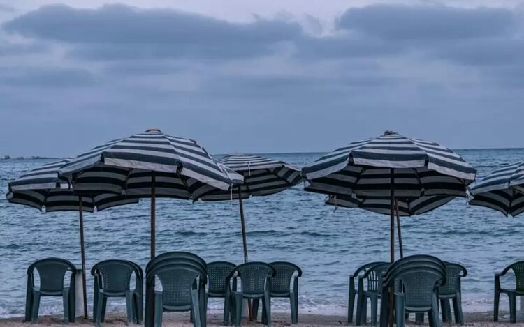 В Александруполис нямало място за гърци на плажа