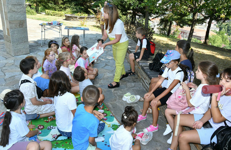 Деца се докоснаха до магията на словото сред природата на парк „Ямача“