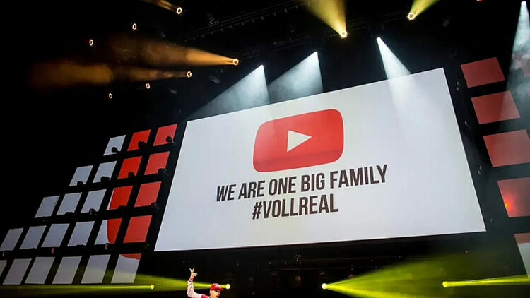 Австралия забранява YouTube за деца под 16 години