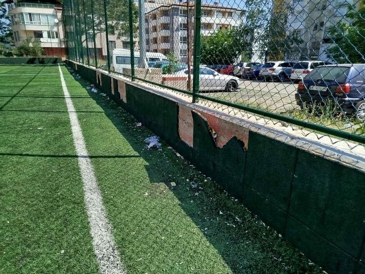 Дават на прокурор случая с вандалщината на спортната площадка във “Възрожденци “