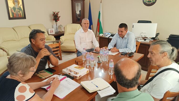 Областният управител на Кърджали събра институциите заради мъртвата риба в яз."Студен кладенец"