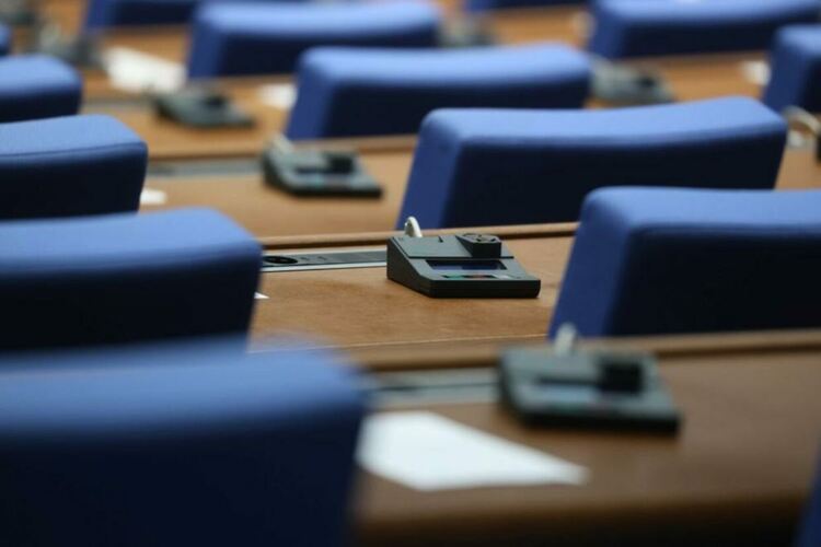 Парламентът реши: ЕРП-тата ще дължат неустойки при прекъсване на тока над 48 часа