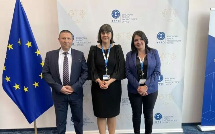 Кьовеши с Теодора Георгиева (вдясно) и и.ф. главен прокурор Борислав Сарафов през май м.г.