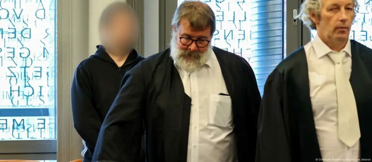 Даниел С., причинил смъртта на четиричленно българско семейство в Солинген, бе осъден на доживотен затворСнимка: C