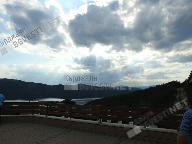 Облачно с превалявания от дъжд с гръмотевици ще бъде днес времето в Кърджали