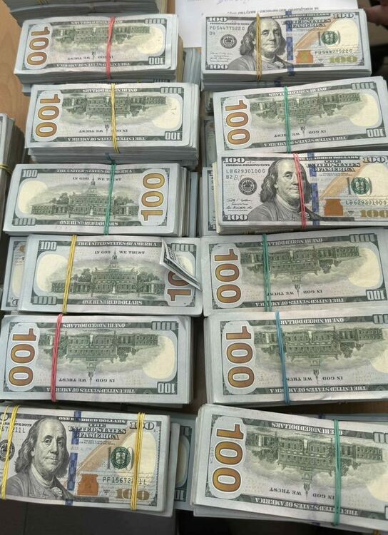 Заловиха недекларирани 740 000 долара, 30 000 евро и 1288 гр злато на границата с Турция