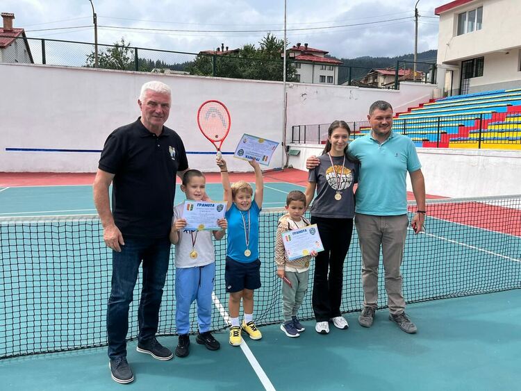 Малките таланти дадоха старт на тенис турнира „Фест Къп“ в Чепеларе