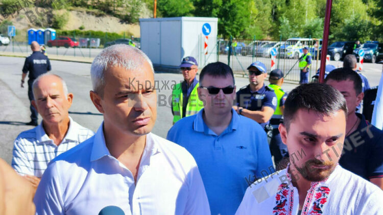 Костадинов подкрепи протеста на Маказа,протестиращите не успяха да затворят международния път за Гърция