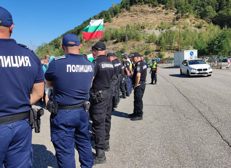 ОДМВР-Кърджали предприе мерки за осигуряване на безопасността на движение и охрана на обществения ред в района на бившия ГКПП „Маказа“