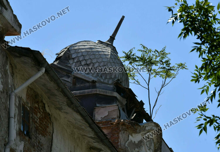 Куполът на „Марса“ е пред срутване. Затвориха част от ул. „Средна гора“ (обновена)