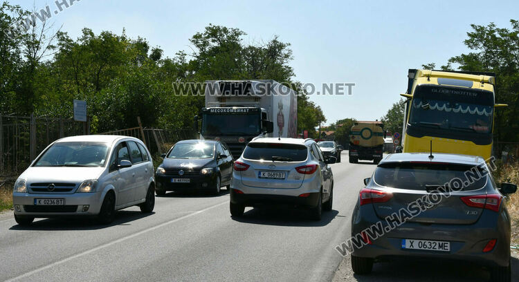 Трафикът по околовръстното на Хасково към изхода за Кърджали е кошмарен 