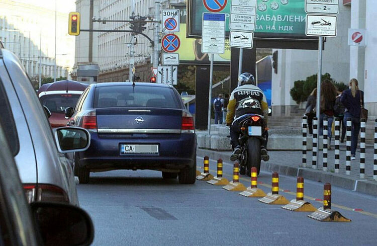 Защо трябва да страдат всички шофьори?