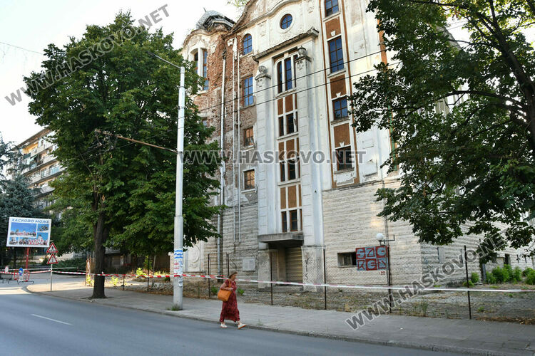 От опасност към опасност. Заради разпадането на „Марса“ пешеходците вече са на улицата 