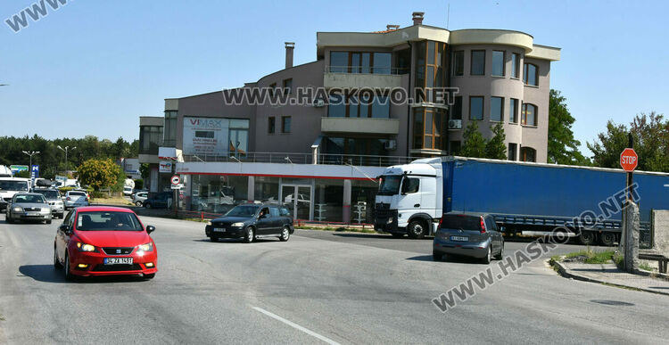 Трафикът по околовръстното на Хасково към изхода за Кърджали е кошмарен 